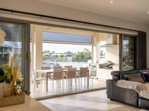 Waterfront Lifestyle Holiday5B House nearThemePark, Surfers Paradise
